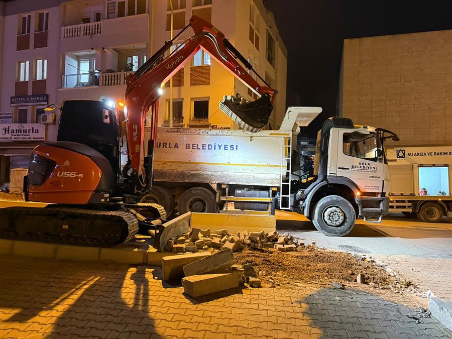 Yeni Otopark Sokak’ta kaldırım ve yol çalışması