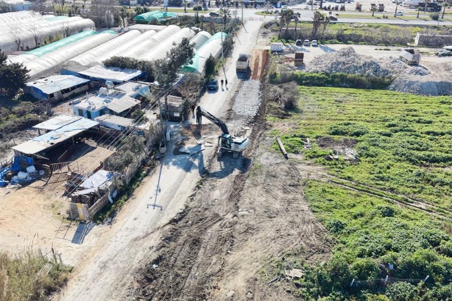 YOL GENİŞLETME VE KALDIRIM ÇALIŞMALARI DEVAM EDİYOR